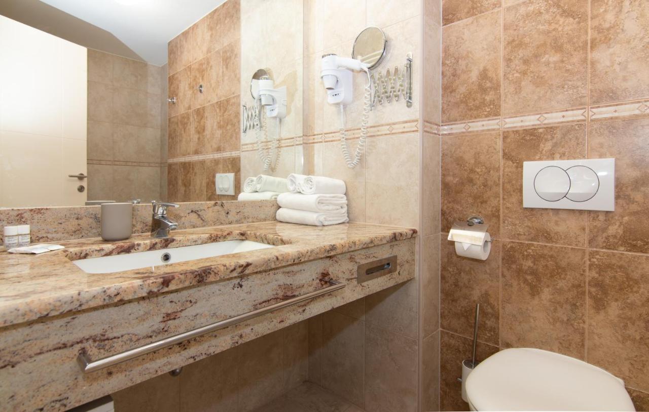Residence Marina Rose M Apartment By Locap Group Portoroz Bagian luar foto